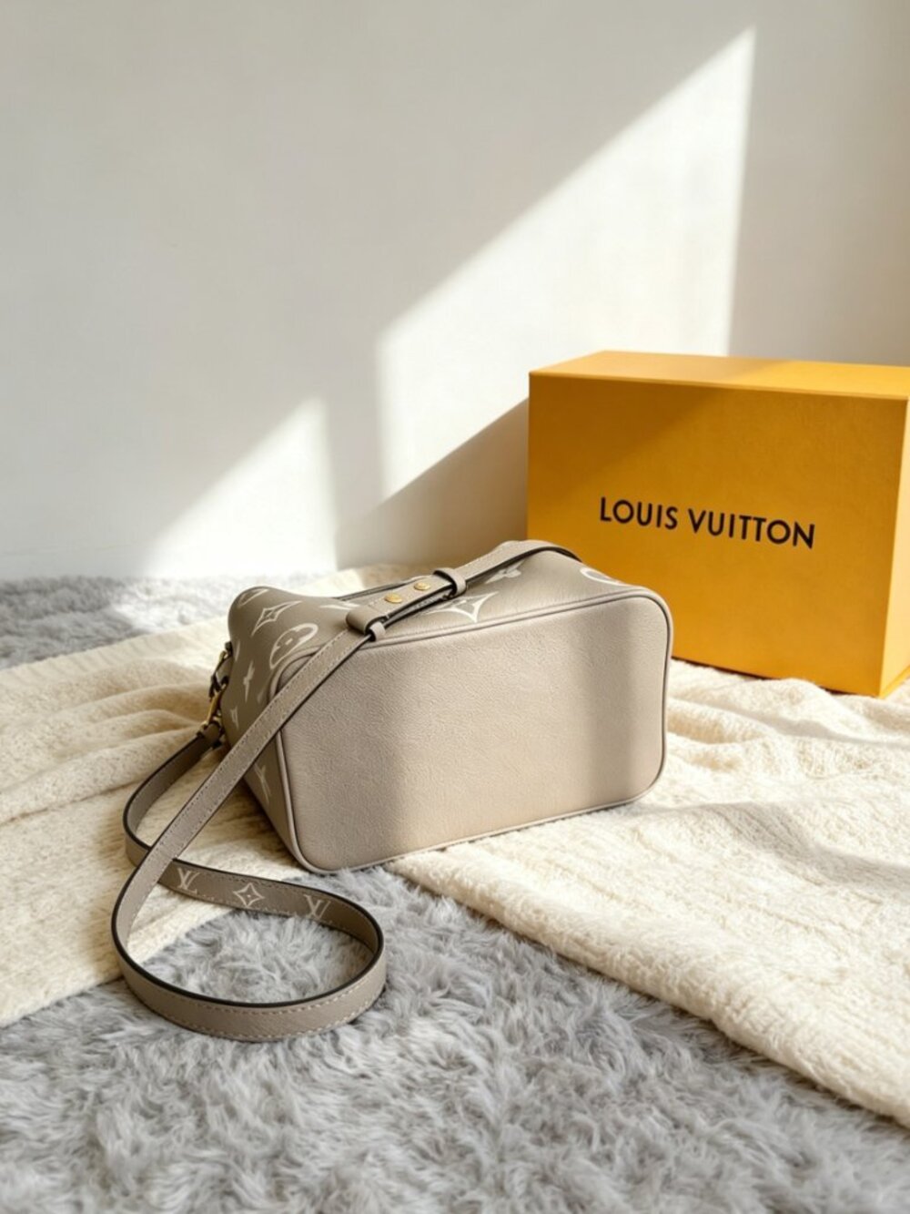 Louis Vuitton CarryAll MM - Picture 5 of 6